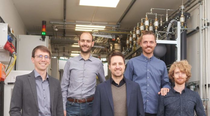 Das Gründungteam von Reverion (v.l.n.r.): Felix Fischer (COO & Geschäftsführer), Jeremias Weinrich (CPO), Stephan Herrmann (CEO & Geschäftsführer), Luis Poblotzki (CDO) und Maximilian Hauck (CTO) © Reverion