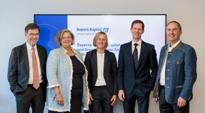 (v.l.n.r.) Dr. Bernhard Schwab, Dr. Ulrike Wolf, Monika Steger, Markus Mrachacz, Hubert Aiwanger / copyright: Stefan Heigl Fotografie