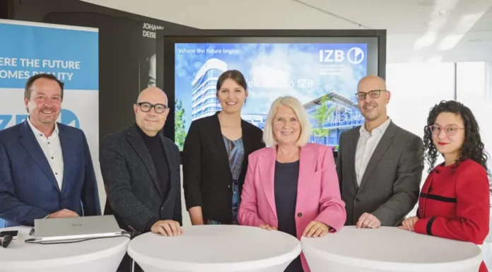 Präsentation des Münchner Biotech Hub im IZB im Rahmen der Bio-Europe mit Dr. Michael Schaeffer, CBO Vivoryon Therapeutics; Dr. Holger Reithinger, General Partner Forbion; Ariane Doischer, International Relations Manager; BioM; Susanne Simon, Head of Public Relations IZB; Dr. Konstantin Petropoulos, CEO Sterna Biological; Regina Abendroth, Programm- und Community Managerin MAxL Copyright IZB, Fotograf: Dominik Gierke