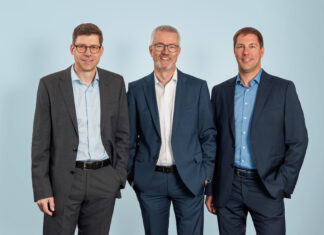 Das Management-Team von SciRhom - von links nach rechts: Dr. Jens Ruhe, Managing Director & COO; Dr. Jan Poth, Managing Director & CEO; Dr. Matthias Schneider, CSO. (c) SciRhom, Fotograf: Paul Paulsen