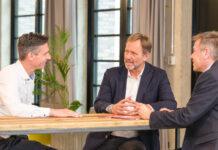 Chrstian Gnam (IZB) und Prof. Dr. Ralf Huss (BioM) im Gespräch mit Mathias Renz (VC Magazin)