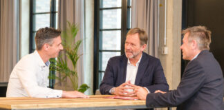 Chrstian Gnam (IZB) und Prof. Dr. Ralf Huss (BioM) im Gespräch mit Mathias Renz (VC Magazin)